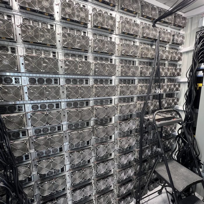 Wij bieden u de mogelijkheid om Bitcoin en andere cryptovaluta te minen zonder last te hebben van hoge energiekosten, lawaai en hitte.